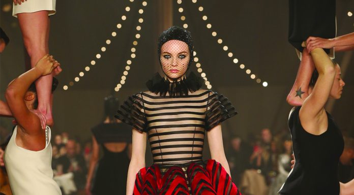 Dior puts on circus-themed couture show Dior puts on circus-themed couture show
