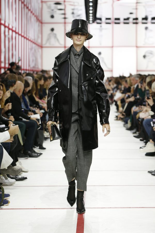 Christian Dior, da Parigi un inno alla sorellanza fashionpress.it