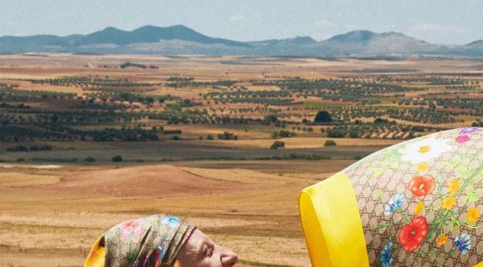 Gucci Flora: la storica stampa si arricchisce di colori elettrici Gucci Flora la storica stampa si arricchisce di colori elettrici