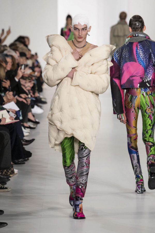 Maison Margiela AW19 offered up an antidote to digital overload - fashionpress.it