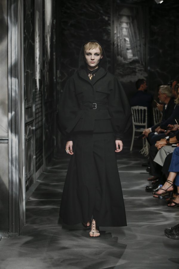 Haute Couture: Dior, il nero che rivela la luce