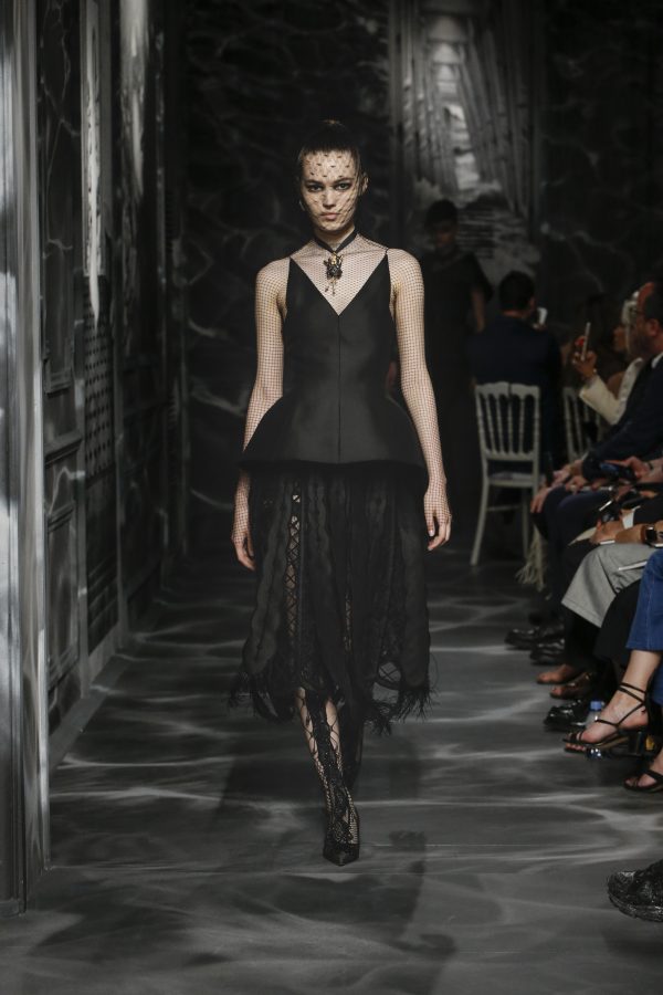 Haute Couture: Dior, il nero che rivela la luce