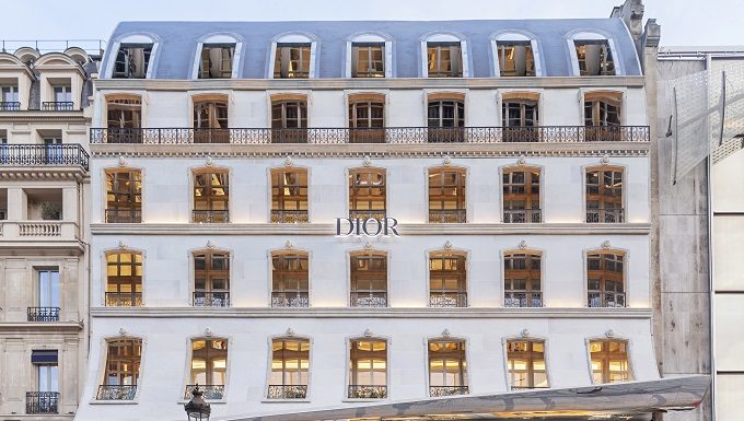 Una nuova pagina della passione Parigina di Dior: dall’Avenue Montaigne agli Champs-Elysées Dior presenta nuova Boutique - Champs-Elysées FASHIONPRESS.IT