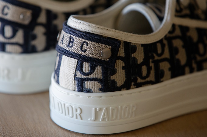 Dior presents the personalized Walk'n'Dior