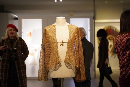 “La moda nel mondo: i vestiti raccontano la vita dei popoli": una mostra a Parma con i manichini Bonaveri