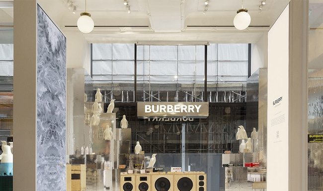 Burberry Opens Selfridges Corner Shop Pop-Up Burberry Opens Selfridges Corner Shop Pop-Up | Fashionpress.it