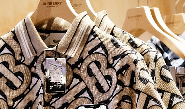 Burberry inaugura il primo Luxury Social Store a Shenzhen, Cina