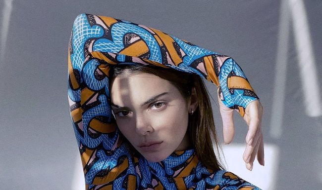 Burberry lancia la nuova collezione TB Summer Monogram Burberry lancia la nuova collezione TB Summer Monogram