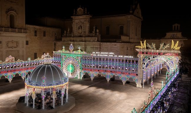 Dior, la sfilata delle meraviglie in Piazza Duomo a Lecce Dior, la sfilata delle meraviglie in Piazza Duomo a Lecce
