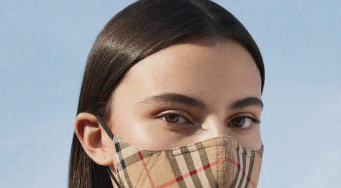Burberry lancia le maschere per il viso Burberry lancia le maschere per il viso