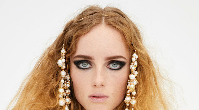 CHANEL 2020.21 Métiers D’Art Collection at Chenonceau in France CHANEL 2020.21 Métiers D’Art Collection at Chenonceau in France