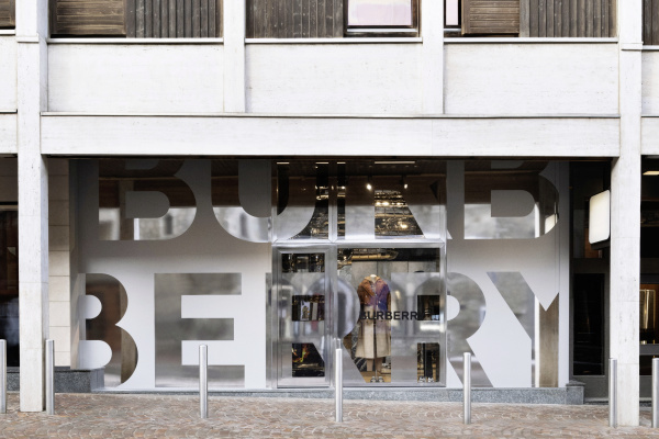 Burberry inaugura un pop-up store a Saint Moritz