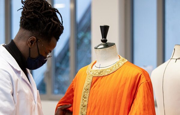 #DiorWinter21 Orange Caftan | Savoir-Faire #DiorWinter21 Orange Caftan | Savoir-Faire