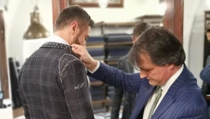 “L’abito fa il monaco”, il social format televisivo di Carosi Moda "L'abito fa il monaco", il social format televisivo di Carosi Moda