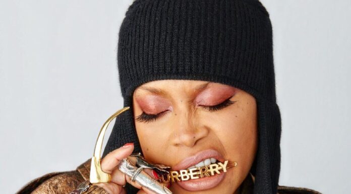 See Erykah Badu in new Burberry Erykah Badu wearing Burberry