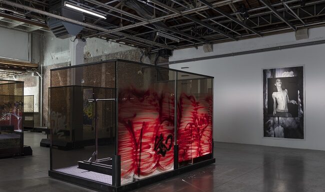Burberry sostiene la Mostra “Natures Mortes” di Anne Imhof al Palais de Tokyo Burberry sostiene la Mostra "Natures Mortes" di Anne Imhof al Palais de Tokyo