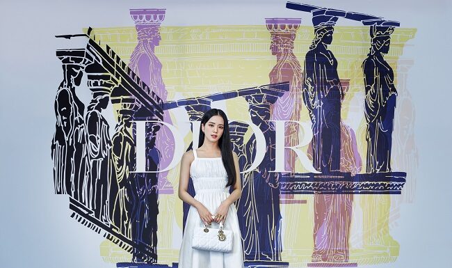 Dior presents the Celebrities at the Cruise 2022 Show Dior presents the Celebrities at the Cruise 2022 Show