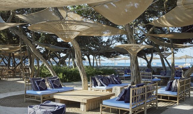 Burberry TB Summer Monogram takes over Casa Jondal in Ibiza Burberry TB Summer Monogram takes over Casa Jondal in Ibiza
