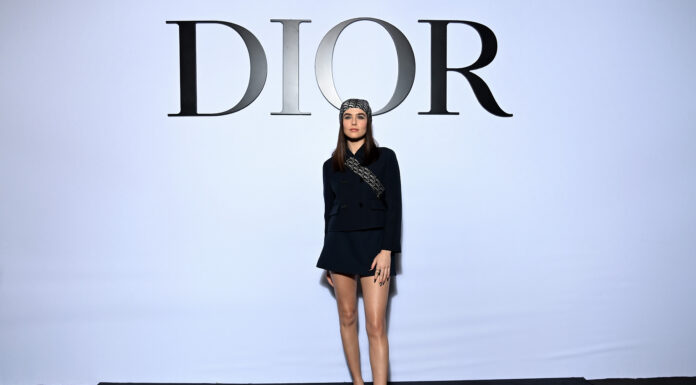 Elizabeth Debicki, Rosamund Pike & Zoey Deutch on Dior’s Starry Front Row Elizabeth Debicki, Rosamund Pike & Zoey Deutch in Dior