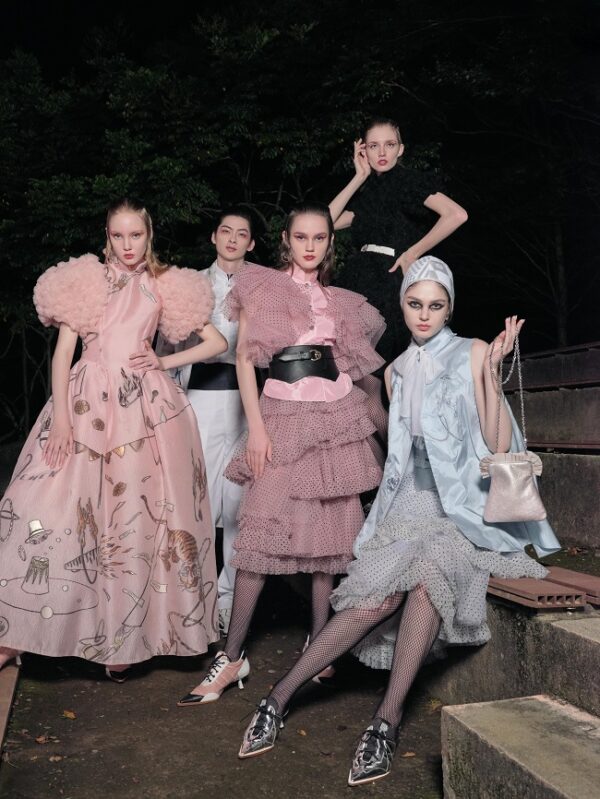 PFW │ Shiatzy Chen 2022 Spring-Summer Collection: Circus