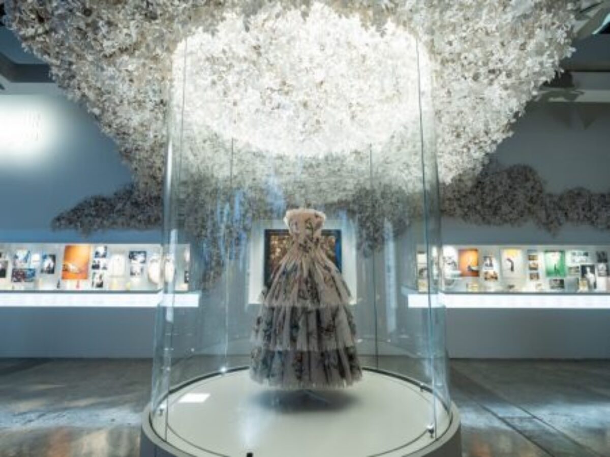 London Va Museum Dior Exhibition Flower Dior Victoria And Albert