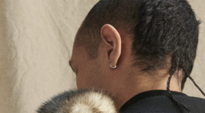 Burberry lancia la nuova serie Family and friends Burberry annuncia una nuova serie creativa: Friends and Family, una “celebrazione di identità, stile e famiglia”.
