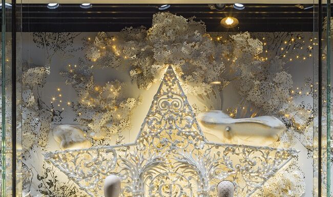 Dior unveils its Christmas Decoration aroun the world Dior unveils its Christmas Decoration aroun the world