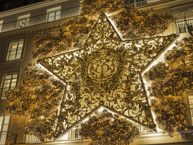 Dior unveils its Christmas Decoration aroun the world