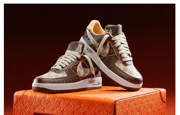 Asta Sotheby’s di Louis Vuitton and Nike expression of the “Air Force 1” by Virgil Abloh Asta Sotheby’s delle sneaker Louis Vuitton and Nike expression of the “Air Force 1” by Virgil Abloh