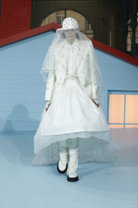 Louis Vuitton presents the Men’s Fall-Winter 2022 Collection by Virgil Abloh in Paris. Fashionpress.it