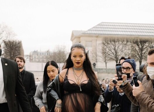 Rihanna at Dior show in Paris PFW | Rihanna at Dior show