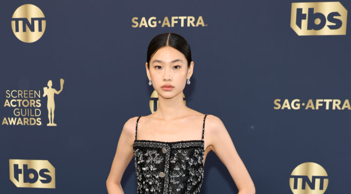 Star Hoyeon Jung in Louis Vuitton at 2022 SAG Award Louis Vuitton Celebrity – Hoyeon in Louis Vuitton per la cerimonia SAG Award 2022
