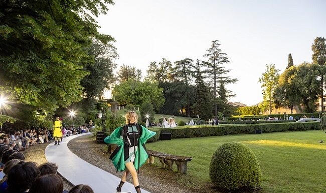 Pitti Immagine, la sfilata dei talenti di Polimoda al Giardino Torrigiani Pitti Immagine, la sfilata dei talenti di Polimoda al Giardino Torrigiani