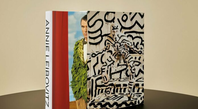 The coveted Annie Leibovitz SUMO is now available on TASCHEN in an unlimited XXL Edition Annie Leibovitz SUMO