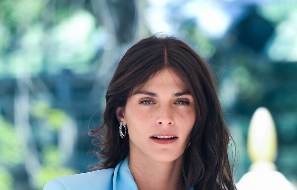 Elisa Sednaoui sceglie Gioielli Recarlo per l’arrivo alla 79esima Edizione del Festival del Cinema di Venezia Elisa Sednaoui sceglie Gioielli Recarlo per l'arrivo alla 79esima Edizione del Festival del Cinema di Venezia