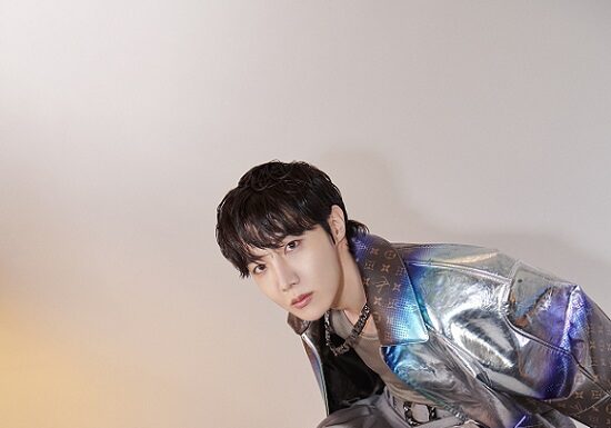 J-Hope è il nuovo ambassador di Louis Vuitton Louis Vuitton sceglie j-hope come nuovo Ambassador della Maison