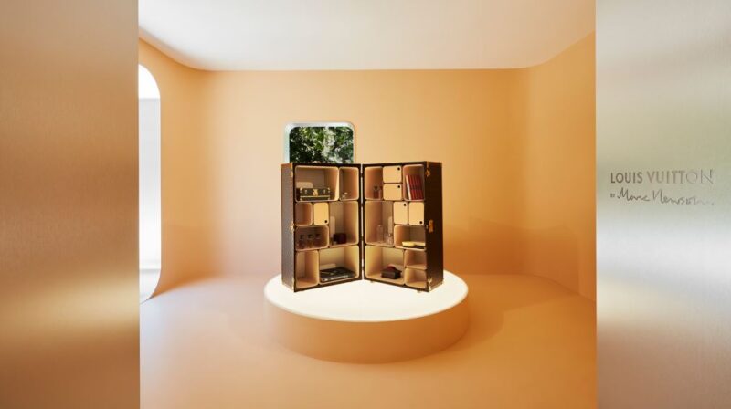 Louis Vuitton presenta la nuova collezione Objets Nomades e il Cabinet of Curiosities by Marc Newson
