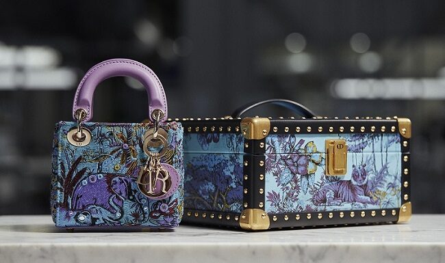 Dior presents the expertise of an exceptional Trunk revealing a micro version of the iconic Lady Dior Dior presents the expertise of an exceptional Trunk revealing a micro version of the iconic Lady Dior