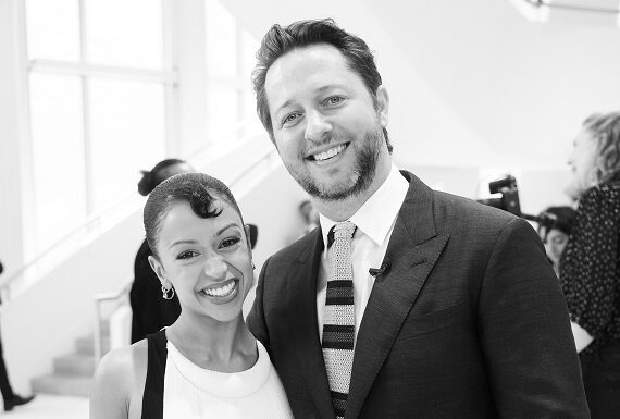 LVMH Prize 2023: Derek Blasberg & Liza Koshy are dressed in Louis Vuitton Liza Koshy e Derek Blasberg hanno indossato un look Louis Vuitton in occasione del LVMH Prize 2023