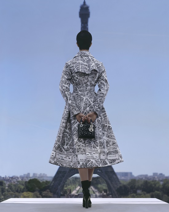#DiorAW23 | Lady Dior Eiffel Tower shooting by Brigitte Niedermair