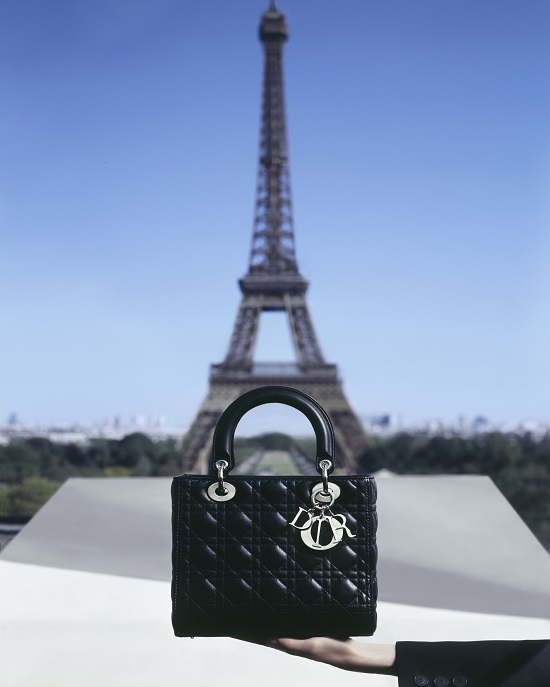 #DiorAW23 | Lady Dior Eiffel Tower shooting by Brigitte Niedermair