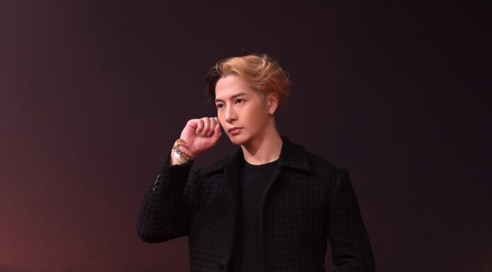 Jackson Wang ha indossato un look Louis Vuitton in occasione dei Weibo Music Awards 2023 Jackson Wang ha indossato un look Louis Vuitton in occasione dei Weibo Music Awards 2023