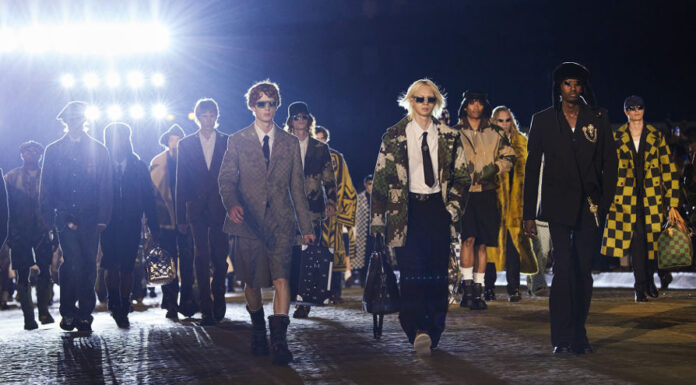 Louis Vuitton annuncia la sua prima sfilata per la Collezione Uomo Prefall 2024 a Hong Kong SAR Louis Vuitton annuncia la sua prima sfilata per la Collezione Uomo Prefall 2024 a Hong Kong SAR
