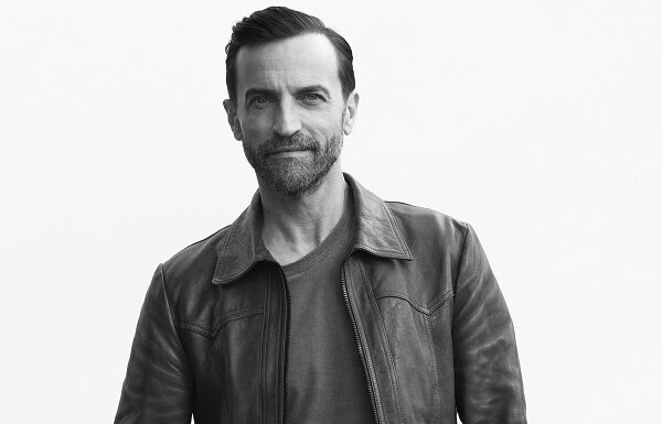 Louis Vuitton conferma Nicolas Ghesquière Direttore Artistico Louis Vuitton annuncia il rinnovo del contratto di Nicolas Ghesquière come Direttore Artistico delle Collezioni Donna Louis Vuitton