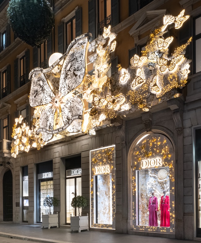 Dior presents a fairytale tree and enchanting decor for the Festive Season in Rome and Milano