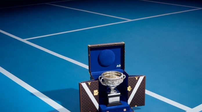 La Vittoria viaggia in Louis Vuitton: la Maison diventa partner ufficiale di Australian Open con la creazione del baule porta trofeo La Vittoria viaggia in Louis Vuitton la Maison diventa partner ufficiale di Australian Open con la creazione del baule porta trofeo