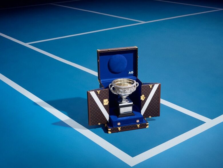 La Vittoria viaggia in Louis Vuitton la Maison diventa partner ufficiale di Australian Open con la creazione del baule porta trofeo