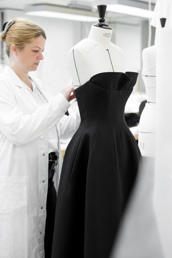 Dior Savoir-faire: Kaley Cuoco’s Dior Haute Couture dress for the Critics Choice Awards