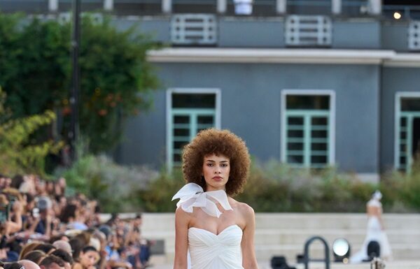 Atelier Emé presenta la Nuova Collezione Sposa tra sogno, leggerezza e femminilità Atelier Emé presenta la Nuova Collezione Sposa tra sogno, leggerezza e femminilità