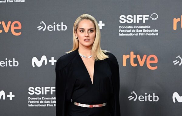 Noémie Merlant ha indossato un look Louis Vuitton per il 72° Festival internazionale del cinema di San Sebastian Noémie Merlant ha indossato un look Louis Vuitton per il 72° Festival internazionale del cinema di San Sebastian